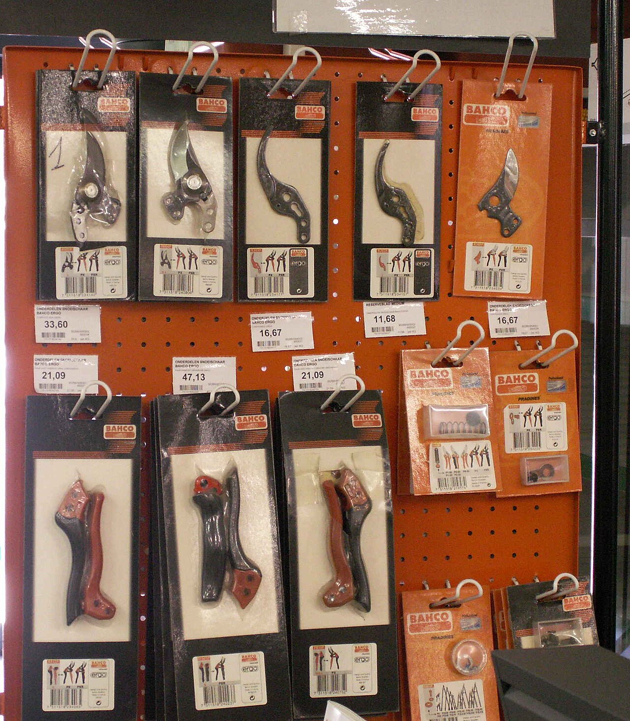 A picture of professional-grade pruning shears (which have removable blades).