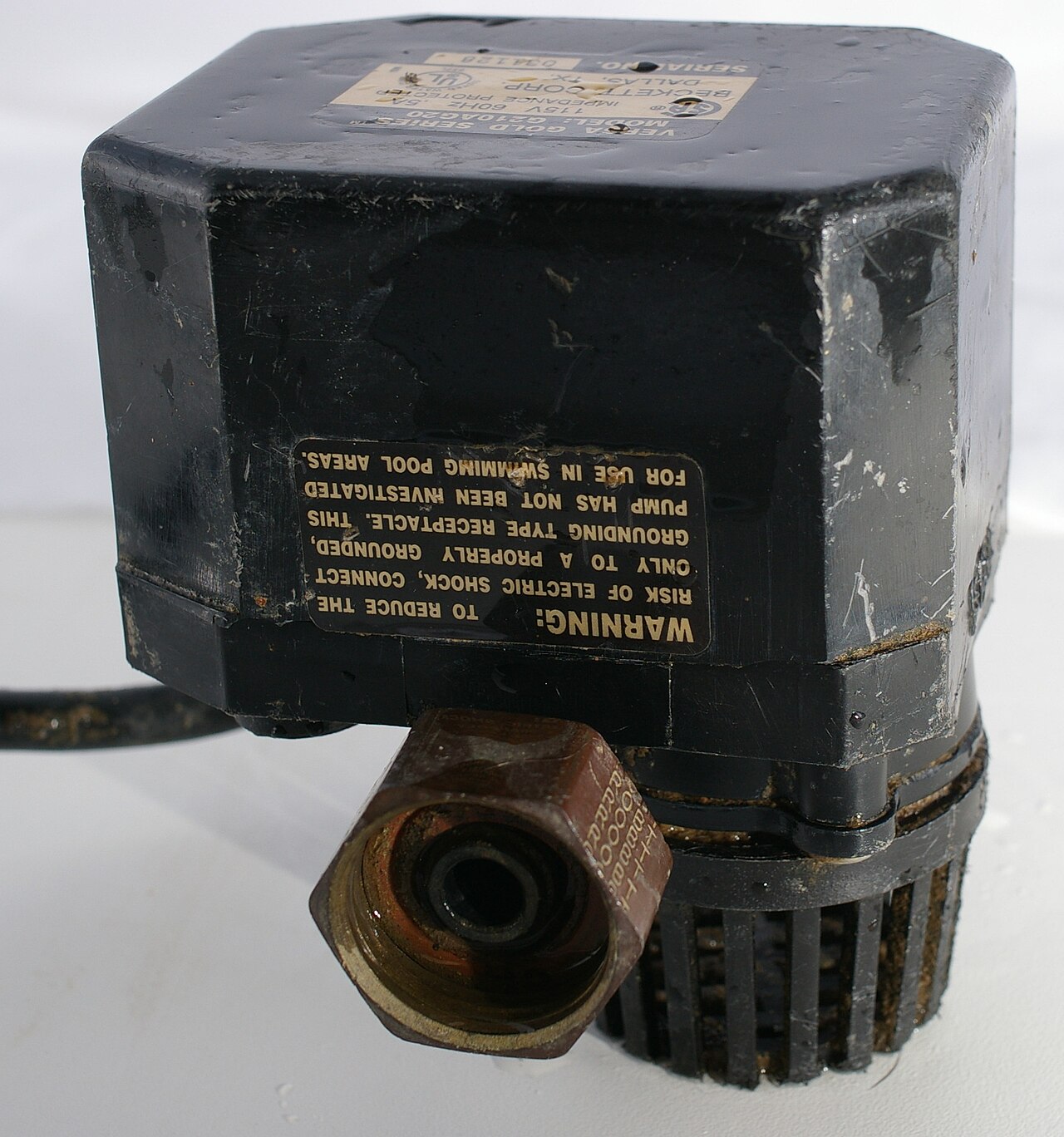 A small AC powered (120V 60HZ 5A) sump pump with a garden hose connector. The intake is on the bottom covered by the plastic screen. This model doesn't have a water detecting switch, and seems to have a centrifugal pump with no check valve.